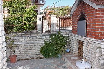 Hrvatska Privát Okrug Gornji, Eksterijer